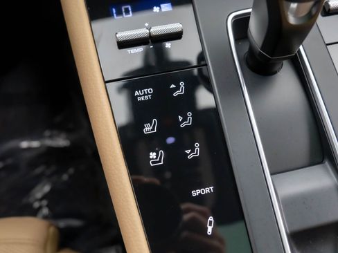 Certified 2022 Porsche Macan S image 27