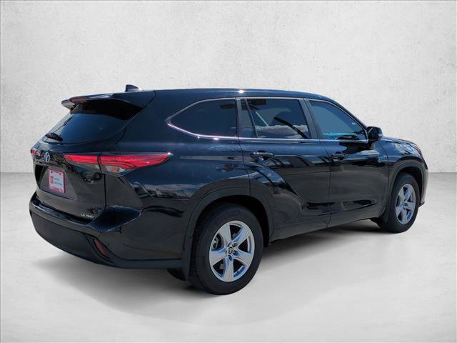 Used 2023 Toyota Highlander LE AWD/4WD image 5