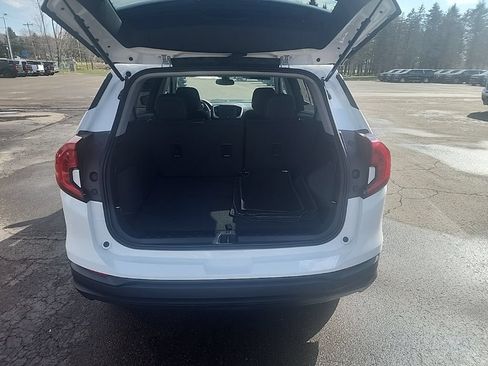 Used 2022 GMC Terrain SLE AWD/4WD image 17
