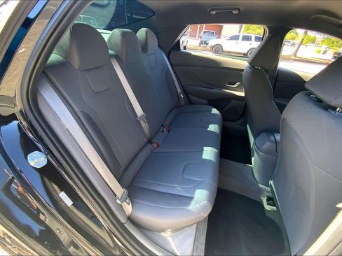 Used 2024 Hyundai Elantra SE FWD image 18