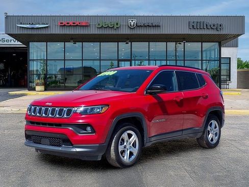 Used 2024 Jeep Compass Latitude AWD/4WD image 1