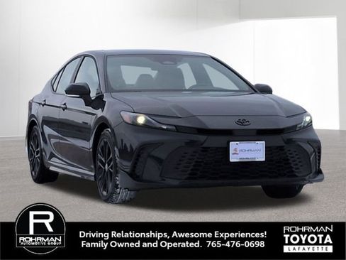 Used 2026 Toyota Camry SE image 3