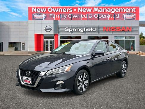 Used 2020 Nissan Altima 2.5 SV image 2