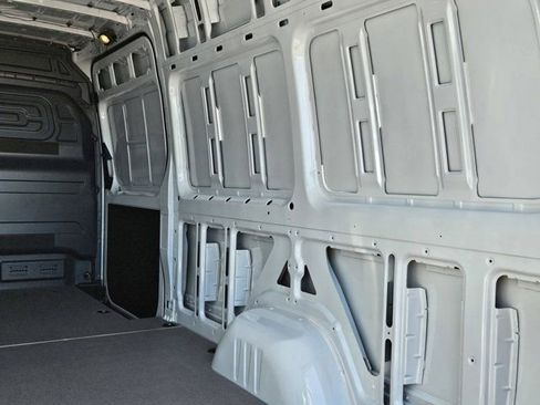 Used 2024 Mercedes-Benz Sprinter 2500 image 32