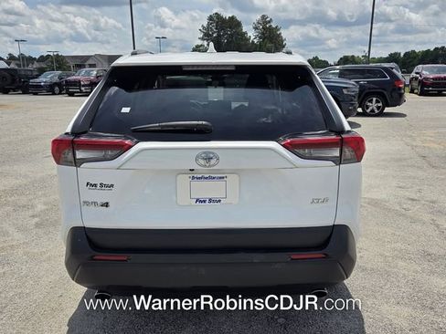 Used 2019 Toyota RAV4 XLE FWD image 11