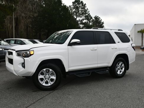 Certified 2023 Toyota 4Runner SR5 Premium image 3