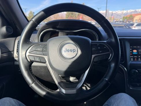 Used 2021 Jeep Grand Cherokee Laredo AWD/4WD image 6