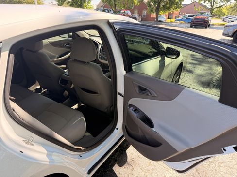 Used 2022 Chevrolet Malibu LT FWD image 13