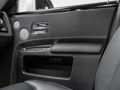 Used 2015 Rolls-Royce Ghost image 15