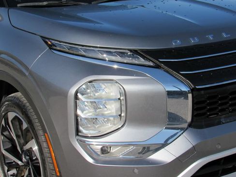 Used 2023 Mitsubishi Outlander SE FWD image 10