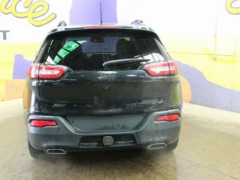 Used 2016 Jeep Cherokee Latitude w/ Cold Weather Group FWD image 3