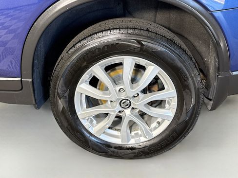 Used 2018 Nissan Rogue SV image 37