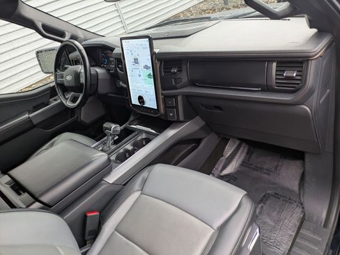 Used 2022 Ford F150 Lightning Lariat image 33