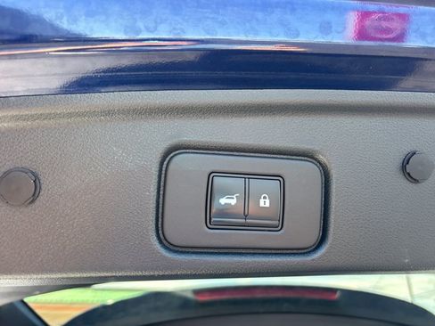 Used 2022 Nissan Pathfinder SL FWD image 7