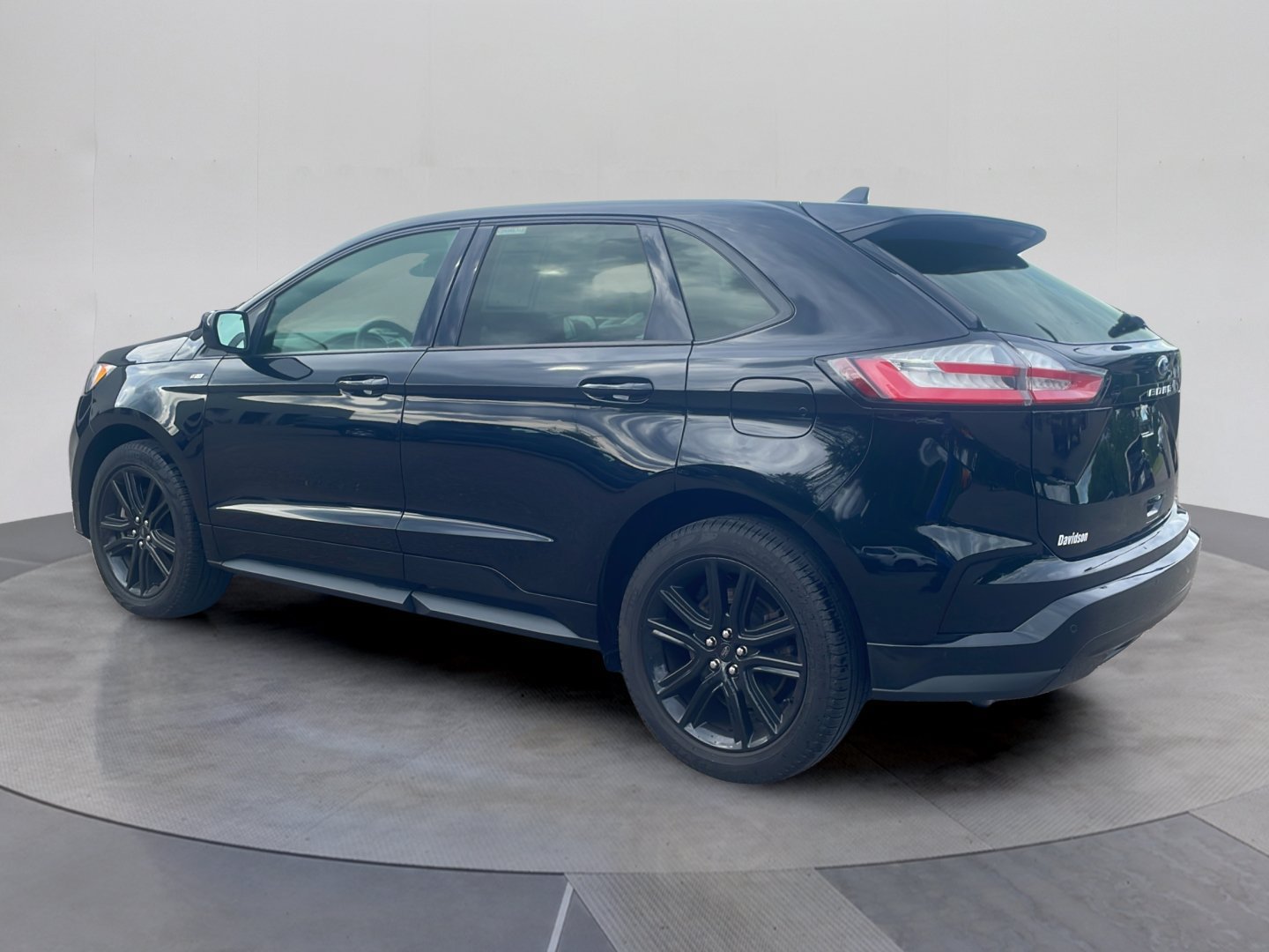 Certified 2024 Ford Edge ST-Line AWD/4WD image 3