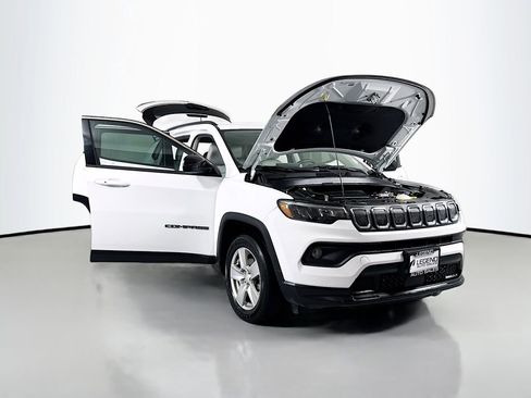 Used 2022 Jeep Compass Latitude w/ Convenience Group AWD/4WD image 16