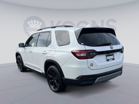 Used 2023 Honda Pilot Touring image 4