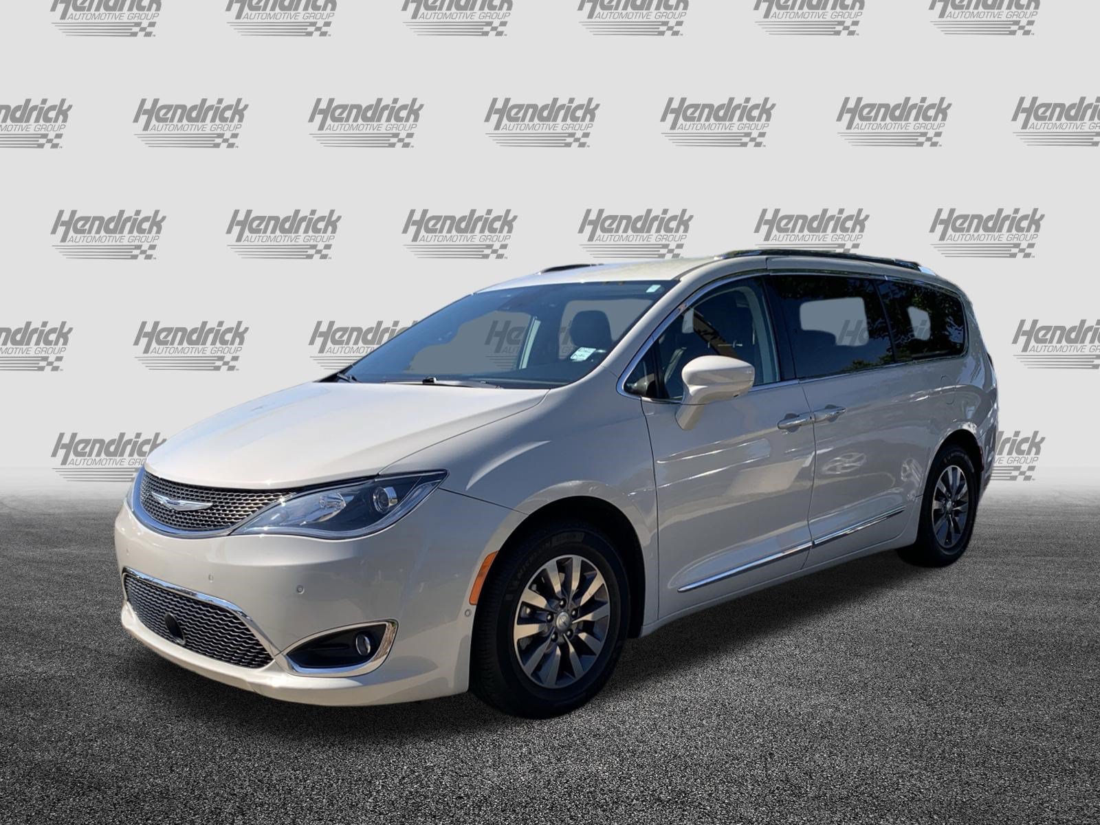 Used 2019 Chrysler Pacifica Touring-L Plus w/ Advanced Safetytec Group FWD image 5
