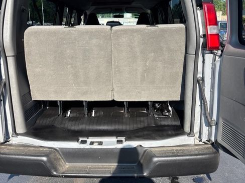 Used 2020 Chevrolet Express 3500 LS RWD image 9
