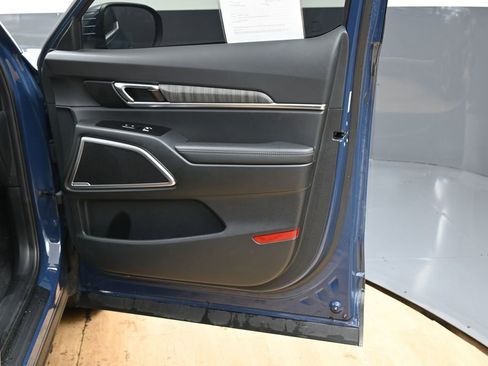 Used 2025 Kia Telluride EX w/ EX Captain's Chair Package FWD image 42