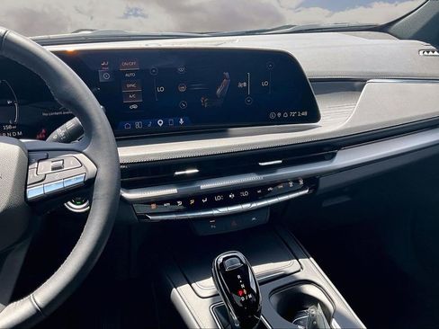 Used 2025 Cadillac XT4 Premium Luxury FWD image 9