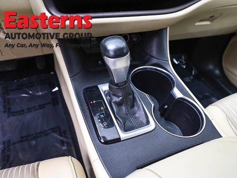 Used 2018 Toyota Highlander Plus AWD/4WD image 12
