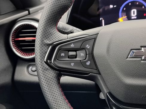 Used 2025 Chevrolet Trax RS w/ Sunroof Package image 38