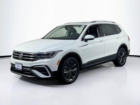 Used 2022 Volkswagen Tiguan SE image 1