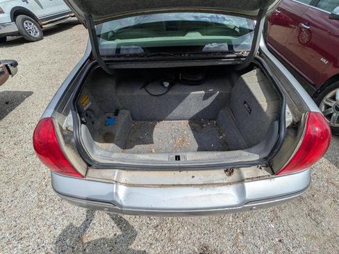 Used 2003 Lincoln Town Car Signature RWD image 25