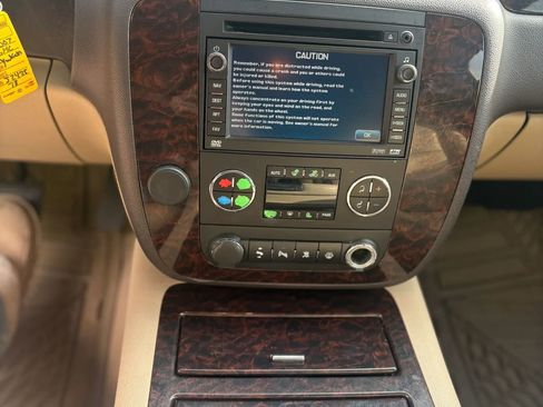 Used 2007 GMC Yukon XL Denali AWD/4WD image 10