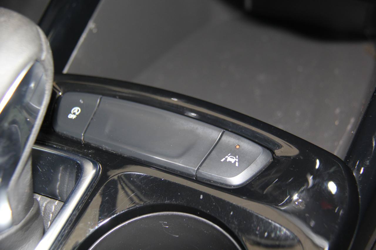 Used 2025 Chevrolet Trax LT w/ LT Convenience Package FWD image 17