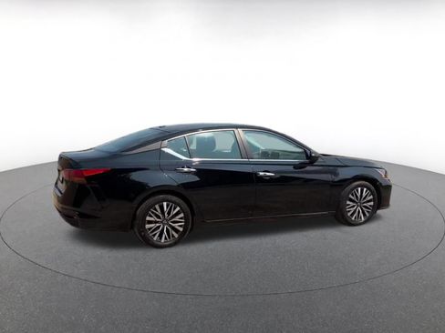 Used 2025 Nissan Altima 2.5 SV FWD image 15