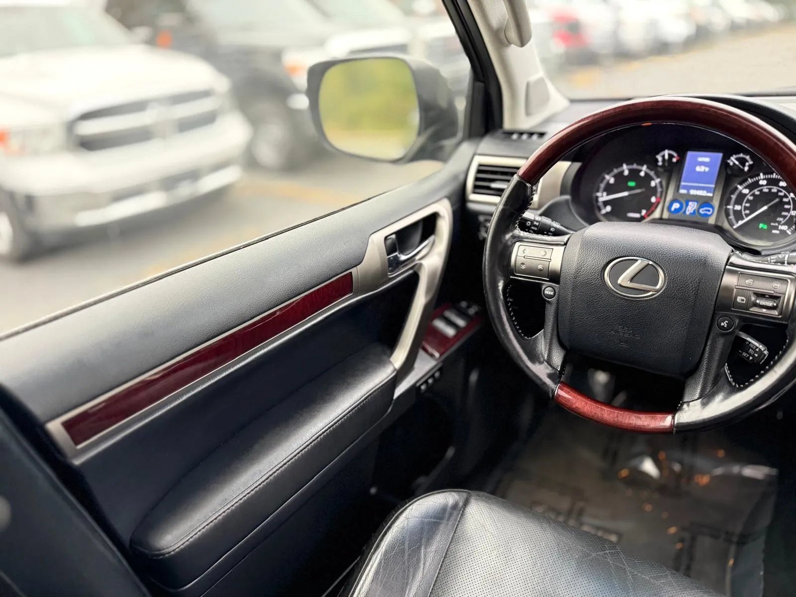 Used 2017 Lexus GX 460 Premium w/ Premium Package AWD/4WD image 22