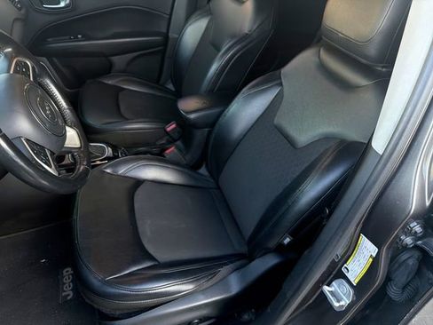 Used 2018 Jeep Compass Latitude w/ Popular Equipment Group FWD image 19