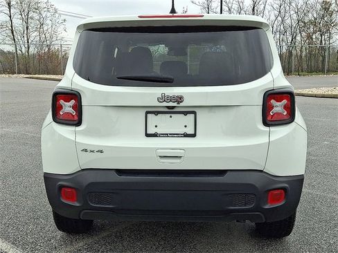 Used 2023 Jeep Renegade Latitude image 6