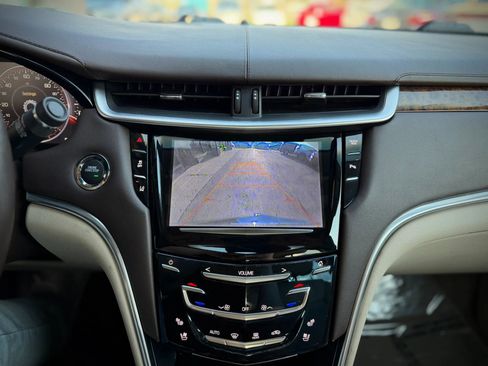 Used 2013 Cadillac XTS Premium image 17