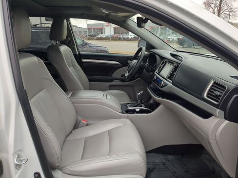 Used 2019 Toyota Highlander SE image 33