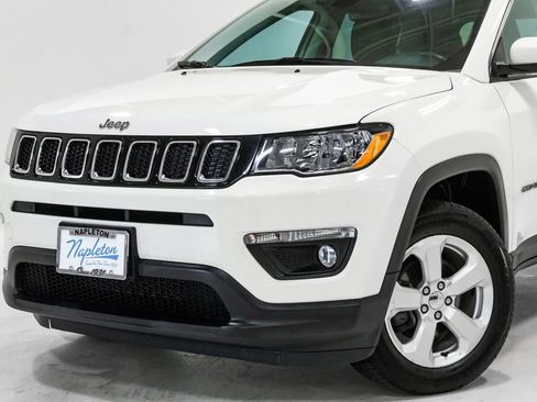 Used 2019 Jeep Compass Latitude w/ Popular Equipment Group AWD/4WD image 2