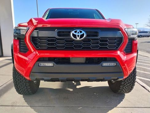 Used 2024 Toyota Tacoma TRD Off-Road image 5