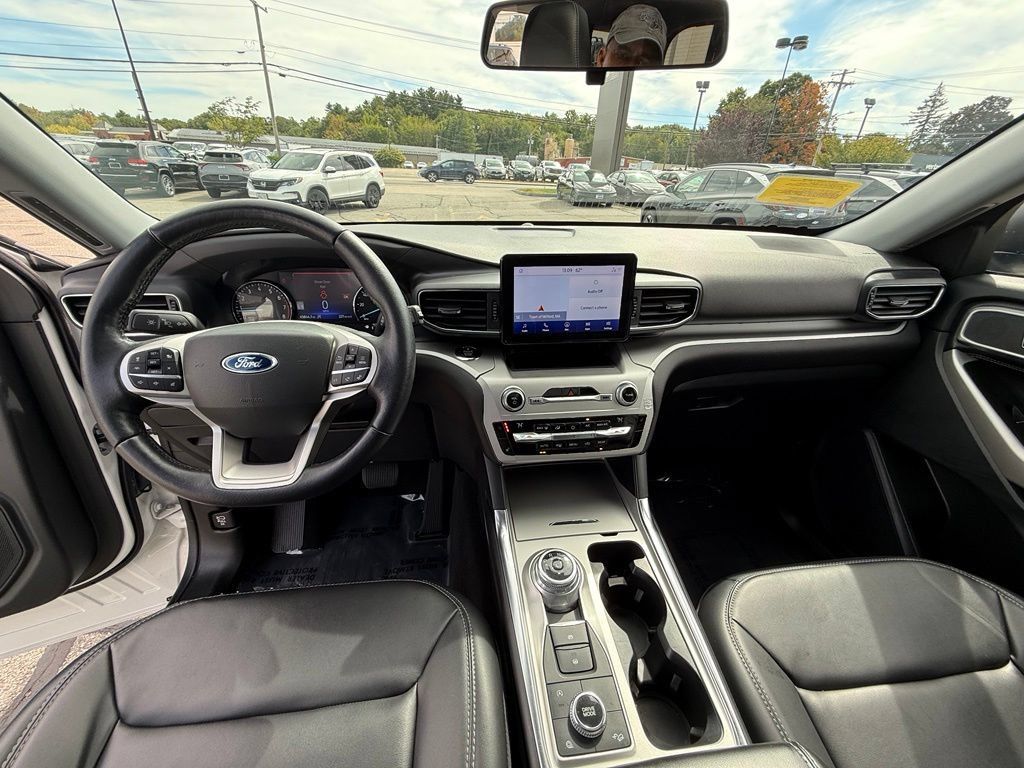 Used 2021 Ford Explorer XLT w/ Equipment Group 202A AWD/4WD image 13