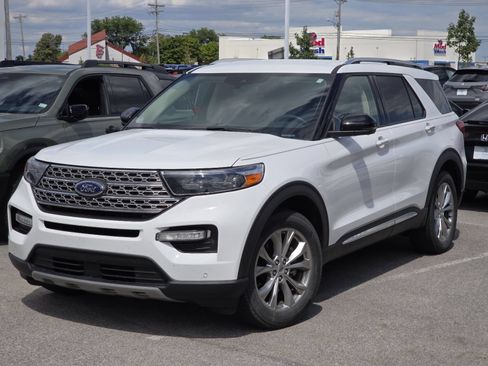 Used 2021 Ford Explorer Limited w/ Equipment Group 301A AWD/4WD image 4