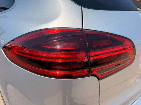 Used 2016 Porsche Cayenne AWD/4WD image 40