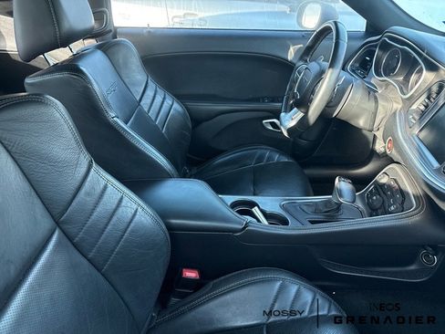 Used 2016 Dodge Challenger SRT image 3