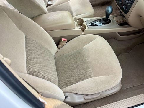 Used 2007 Ford Taurus SE image 9