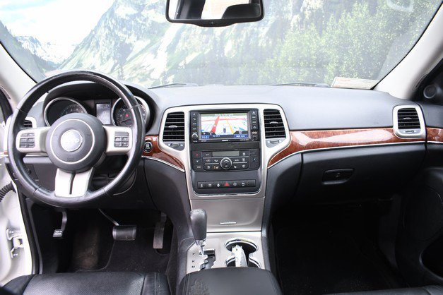 Used 2012 Jeep Grand Cherokee Limited w/ Luxury Group II AWD/4WD image 18
