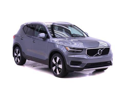 Used 2019 Volvo XC40 T5 Momentum image 3