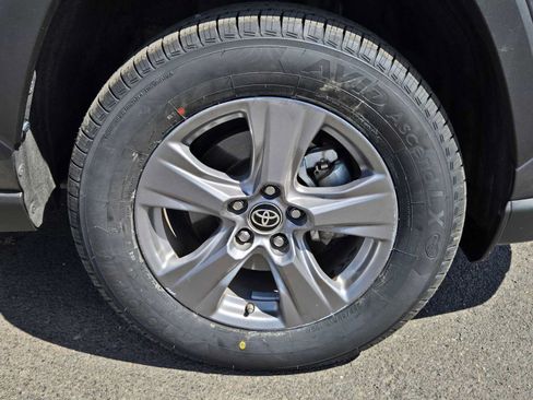 Used 2023 Toyota RAV4 LE AWD/4WD image 9