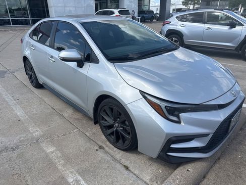 Used 2023 Toyota Corolla SE image 2