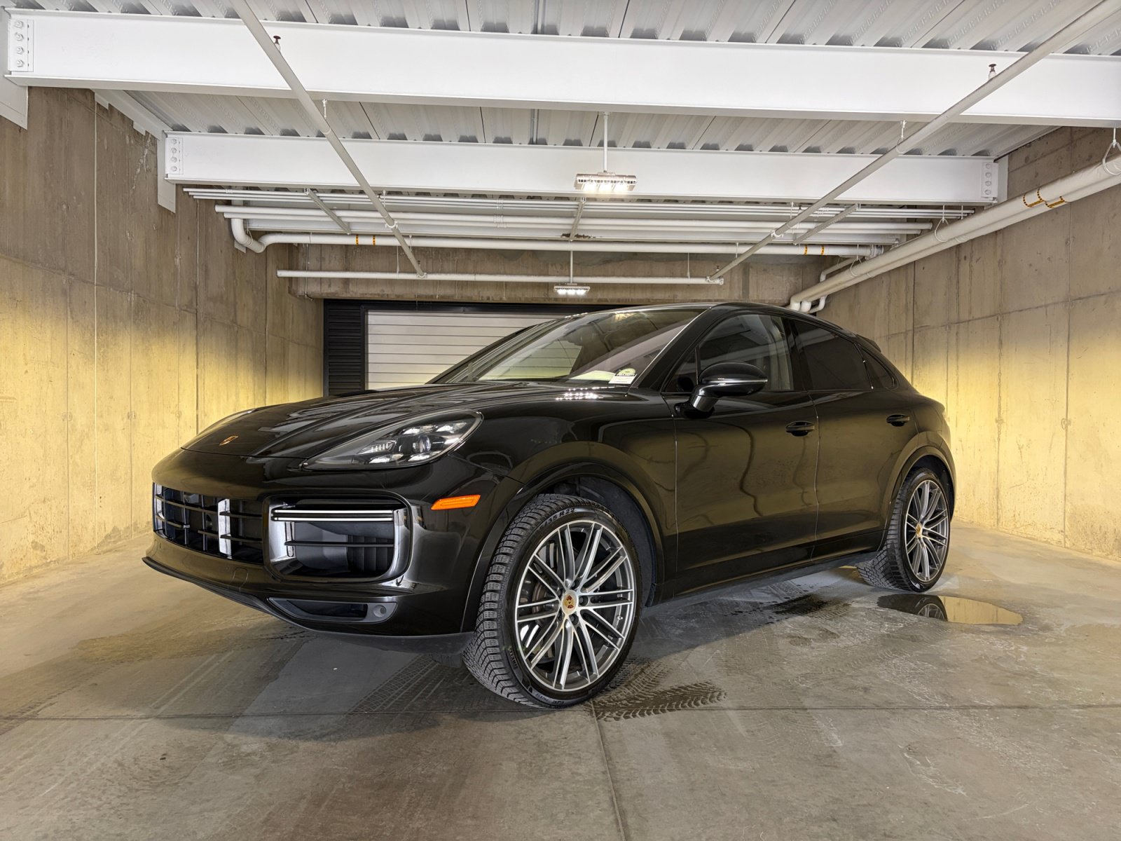 Certified 2023 Porsche Cayenne Turbo AWD/4WD image 1