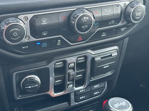 Used 2023 Jeep Wrangler Sahara image 21